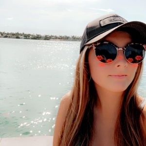 Meet your Posher, Alexia